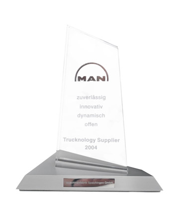 Bild des MAN Trucknology Supplier Award von 2004 für MS Powertrain.